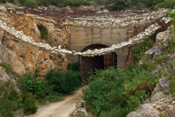 ISKOPANI ROVOVI, SAGRAĐENI BUNKERI I SKLONIŠTA: Ovaj evropski grad spreman je da ga SUTRA Rusija napadne (VIDEO)