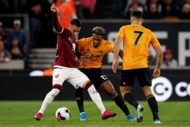 (FOTO) VEROVALI ILI NE: Gomila VAZELINA je formula za uspeh u Premijer ligi