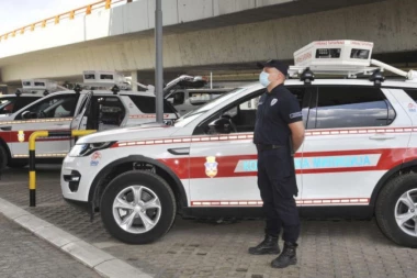 DA LI OKO SOKOLOVO MOŽE DA "ZAŽMURI" KAD SU KOLEGE U PITANJU? Stručnjak objasnio da je važno zašto su se komunalci se parkirali nasred ulice
