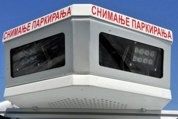 Za sada samo opomena: Oko sokolovo samo štanca prekršaje, do 17 časova čak 875 nepropisno parkiranih vozila