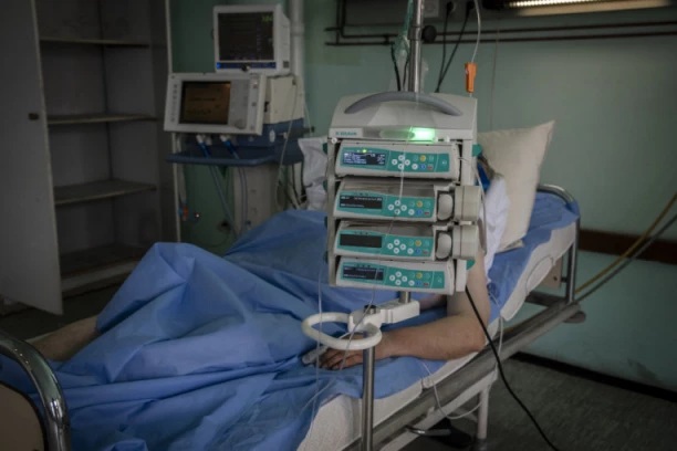 TROJE DECE NA RESPIRATORU SE BORE ZA ŽIVOT: Najmlađa beba od 6 meseci