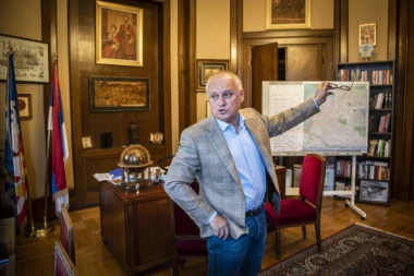 Vesić: Ulice dobijaju imena ljudi koji su zadužili zemlju, kogа ljuti to što Srbija dobija svoj identitet?