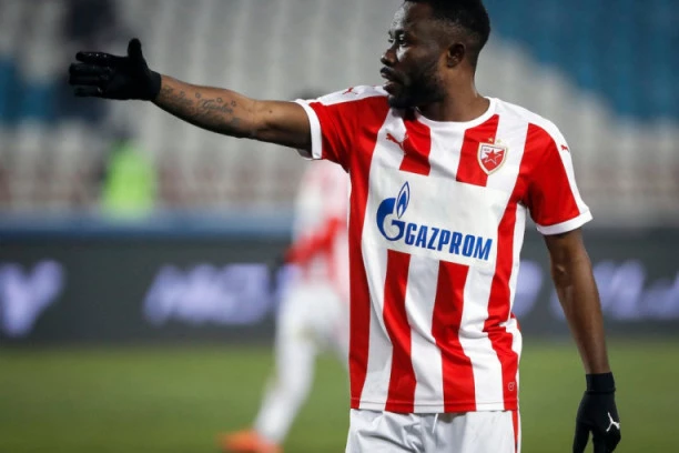 (VIDEO) HEROJ SVOJE ZEMLJE: Kanga plesao na terenu i u tandemu sa Obamejangom odveo Gabon na Afrički kup nacija!