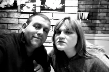 I kamen bi zaplakao, muž preminule trudnice skrhan bolom: "Ljudi, ode mi duša moja!"