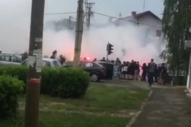 ISPLIVALI DETALJI TUČE: Jurili sa motkama, a posle su cimali DECU