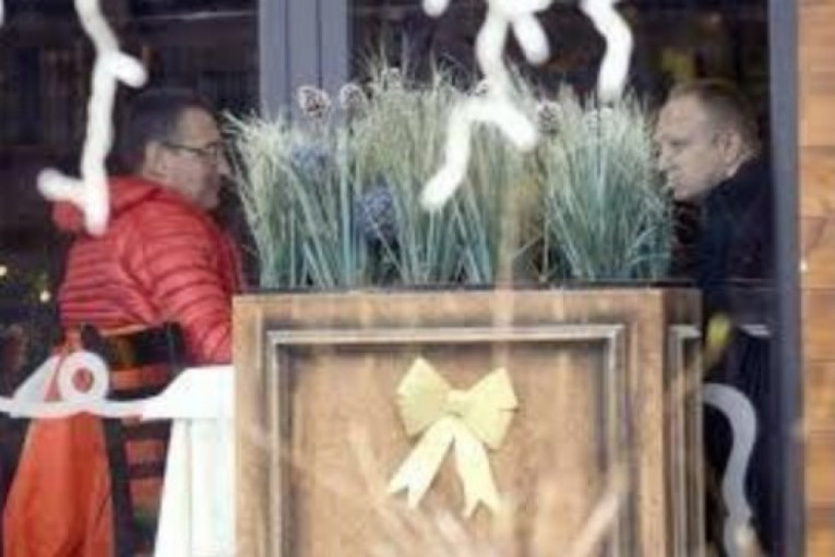 (FOTO) "SRBI SU NAD ALBANCIMA VRŠILI APARTHEJD"! Đilasov promoter SRĐAN DRAGOJEVIĆ pljunuo po Srbiji!