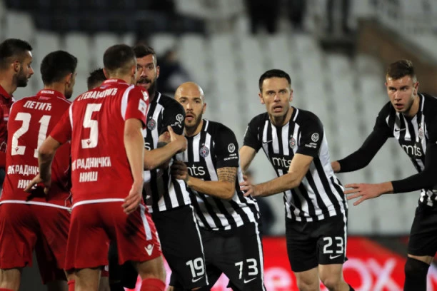 CRNO-BELE ČEKA PAKAO: Radnički doveo bivšeg fudbalera Zvezde pred duel sa Partizanom!