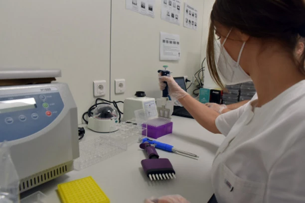 Naučnici došli do novog otkrića: Manjak ovog VITAMINA uzrokuje težu kliničku sliku obolelih od Kovida-19