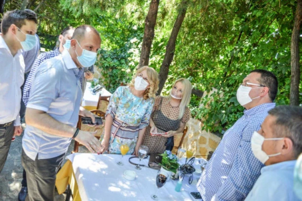 Lončar zdravstvenim radnicima: Lekari su junaci našeg doba!