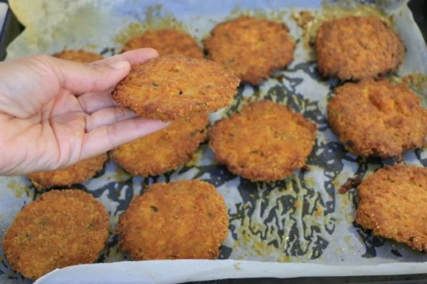 (RECEPT) Zdrave, posne pljeskavice sa ovsenim pahuljicama