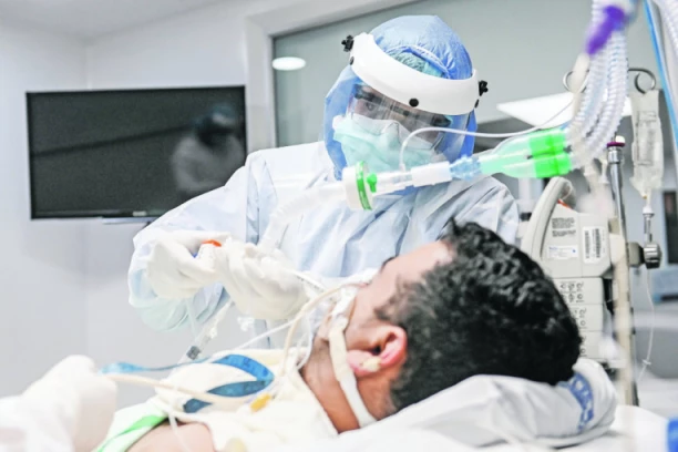 NAUČNICI DOŠLI DO ŠOKANTNOG OTKRIĆA: Kovid-19 uzrokuje oštećenja pluća i 3 meseca nakon zaražavanja!