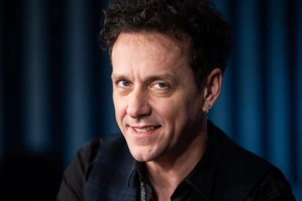 HITNA REAKCIJA DŽENANA LONČAREVIĆA: Osvanuo komentar nakon vesti o RAZVODU, evo kako je pevač postupio!