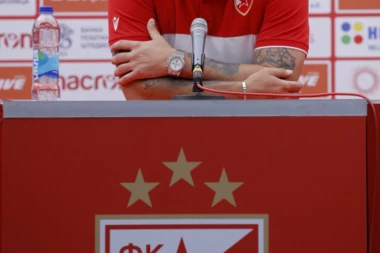 (FOTO) GEST KOJI TERA SUZE NA OČI: Stanković u dresu Majkla Odža, njegove reči odjeknule su Srbijom!