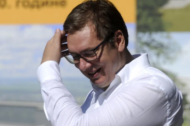 "LUD, PSIHOPATA, DIKTATOR, PEDER,... SAMO NEKA PRIČAJU": Vučić britkim rečima zapušio usta svim nevernicima!