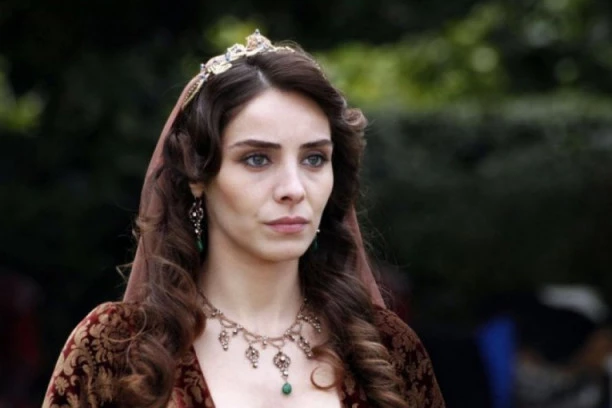 (FOTO) ONA JE GLUMILA MAHIDEVRAN U SERIJI "SULEJMAN VELIČANSTVENI": Važi za najlepšu ženu Turske a ovako izgleda danas!