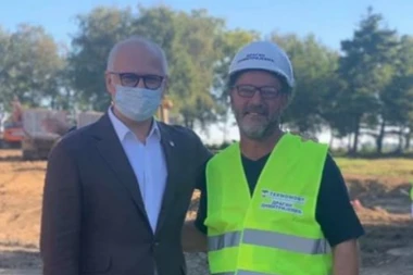 (FOTO) PRELEPO! Vesić sreo starog druga Crnotravca na gradilištu kovid bolnice