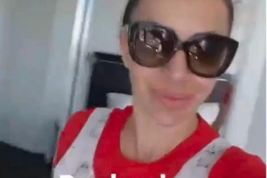 (VIDEO) JAVILA SE IZ IMIGRACIONOG CENTRA: Prvi video Romane Panić na slobodi!