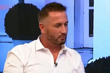 Edis se potpuno posvetio porodici: Pokajao se, a sada objavio emotivnu fotografiju!