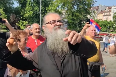 Raspop glumio JAJARU, ali to nije ono najgore! Evo ko je Antonije Davidović