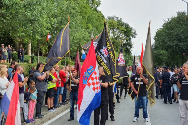 U HRVATSKOJ NIŠTA NOVO: Sramotna proslava zločinačke akcije počela incidentom, HOS-ovci uzvikivali ustaške parole