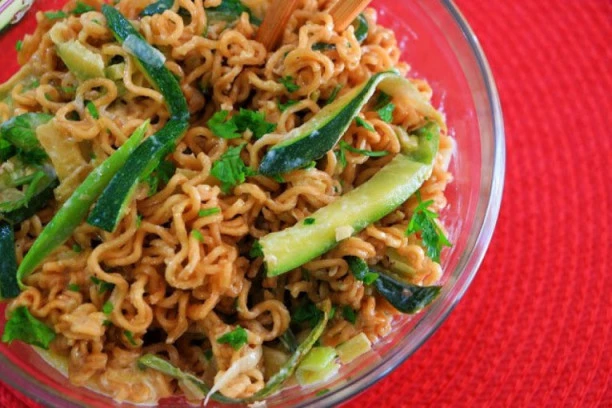 (RECEPT) Pravi letnji obrok: Tikvice sa nudlama