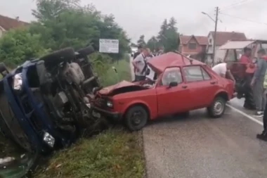 (VIDEO) Teška sobraćajka na putu Kraljevo-Čačak: Stojadin se izvitoperio od udarca