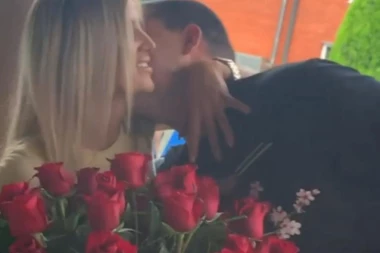 BRENIN SIN OBJAVIO RADOSNE VESTI, ČESTITKE SAMO PRISTIŽU: Pevačica u šoku, evo šta se desilo, procurila i slika!