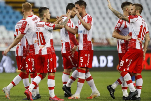 VESELO JE BILO U LJUTICE BOGDANA: Čak tri fudbalera Crvene zvezde proslavilo jubilej protiv Radničkog
