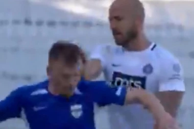 TVITER GORI, HIT VIDEO IZ PAZARA: Miletić se već POMIRIO, a onda... Da li je sudija POGURAO Partizan?