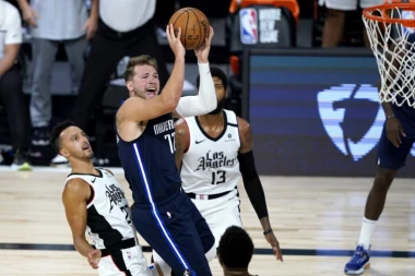DALAS PAO PRED KLIPERSIMA: Bobiju samo mrvice, Porzingis i Dončić nemoćni!
