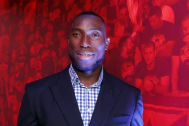 ŠOKANTNI PODACI: Odžo je nedavno preležao koronavirus, a danas se samo naslonio na zid i pao na zemlju