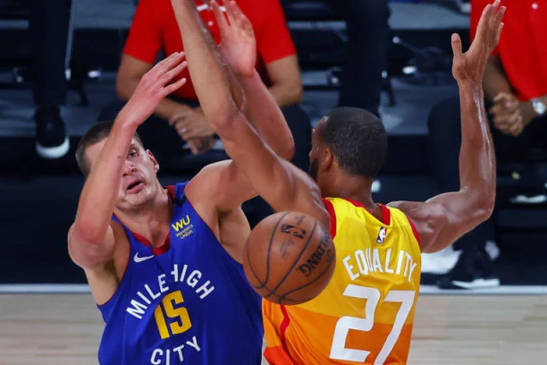 POZNATO 7 OD 8 PAROVA PLEJ-OFA: Jokić mora ponovo da "baci na kolena" najboljeg defanzivca lige!