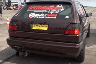 (VIDEO) Najbrža "dvojka" na svetu: Golf leti preko 300km/h