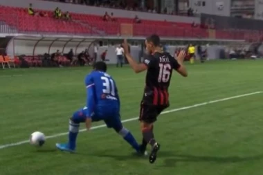 (VIDEO) PIPER JE IMAO POSLA PREKO GLAVE: Da li je ovo trebalo da bude penal za Zvezdu?