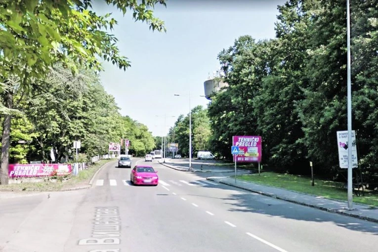 Užasna scena naočigled roditelja: MANIJAK IZ ČISTA MIRA ZGRABIO DETE, PA BACIO NA KOLOVOZ