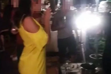 Ovo je Teodora kojoj je crvena škoda u letu odnela stopalo: Devojka u žutoj haljini je bila najveselija u kafani, a onda joj se desila nesreća