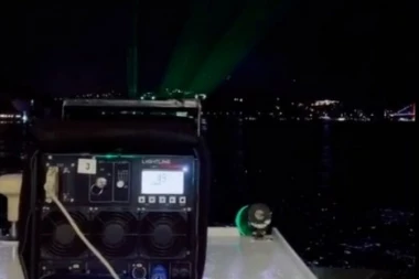 (VIDEO) Bolesna mržnja prema Srbiji i Srbima: Sa broda, uz fundamentalističku muziku, psuju nam majku!