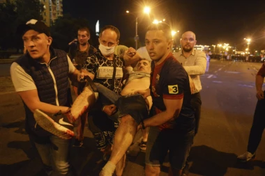 Protest protiv Lukašenka i policijske brutalnosti ispred beloruske ambasade u Moskvi