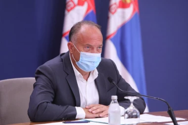 Šarčević obelodanio ko će nabavljati maske za decu u školama