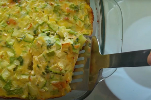 (RECEPT) Ideja za brz i ukusan ručak: Spremite zapečene tikvice sa sirom!
