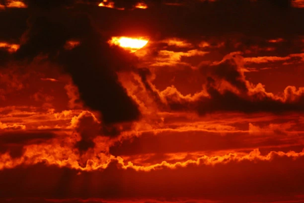 (VIDEO) GORI EVROPA, FLOTA SPREMNA! U Francuskoj puca na nebu, u Poljskoj ljudi traže spas!