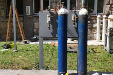 (FOTO) I ONI SRBIJI NUDE POMOĆ, A NE MOGU SEBI DA POMOGNU?! Pogledajte na šta liči kiseonički razvod u Zenici