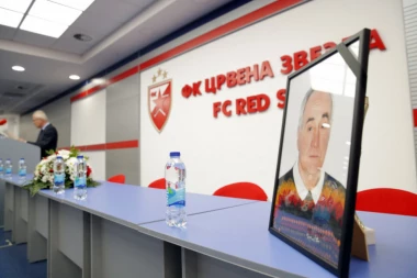 (FOTO) POTRESNO NA "MARAKANI": Poslednji oproštaj od svetskog šampiona - Vladimira Vladice Popovića!