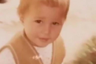 On je danas velika rijaliti zvezda: Pogodite ko je preslatki mališan sa fotografije!