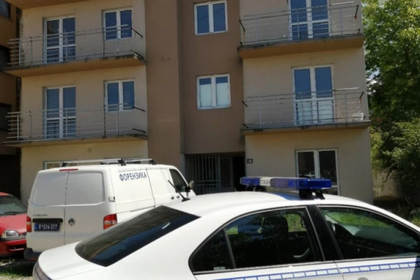 BRATA SEKIROM UDARIO U GLAVU: Stravičan porodični zločin kod Šapca!