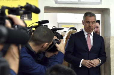 Milo se malo zeznuo u računici: Srbi posle svega neće da letuju u Crnoj Gori!