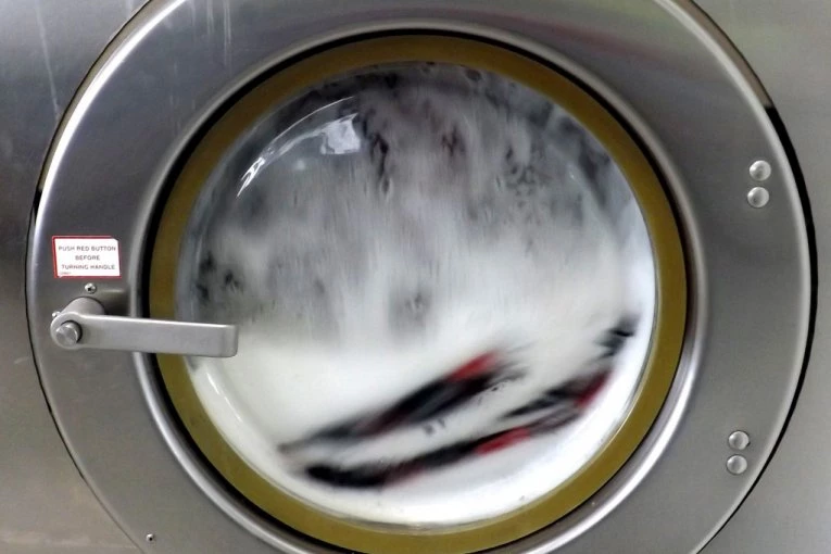 TROGODIŠNJA DEVOJČICA PRONAĐENA MRTVA U VEŠ MAŠINI! Policija pokrenula istragu HORORA koji trese Francusku!