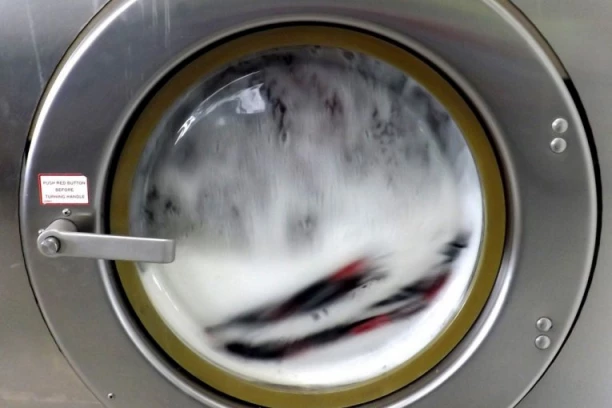 TROGODIŠNJA DEVOJČICA PRONAĐENA MRTVA U VEŠ MAŠINI! Policija pokrenula istragu HORORA koji trese Francusku!