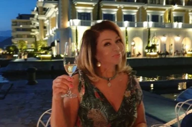 (FOTO) NJOJ GODINE NE MOGU NIŠTA! Neda Ukraden srušila sve TABUE: POGLEDAJTE KAKO IZGLEDA U 70. GODINI U BIKINIJU - PAŠĆE VAM VILICE!