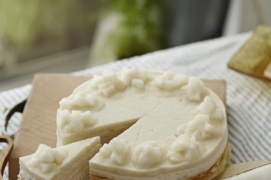 (RECEPT) PENASTA TORTA "ŠNENOKLA": Prefinjena kremasta poslastica kojoj niko ne može da odoli